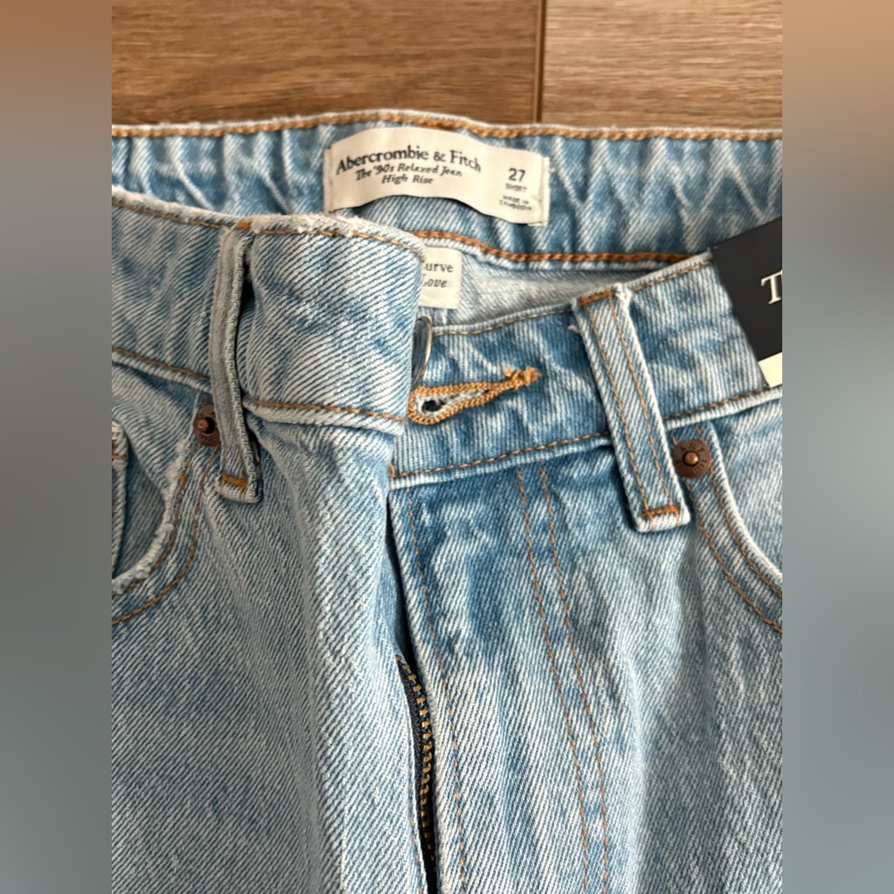 Abercrombie & Fitch High Rise The 90s Relaxed Jeans - Curve Love - Picture 3 of 4